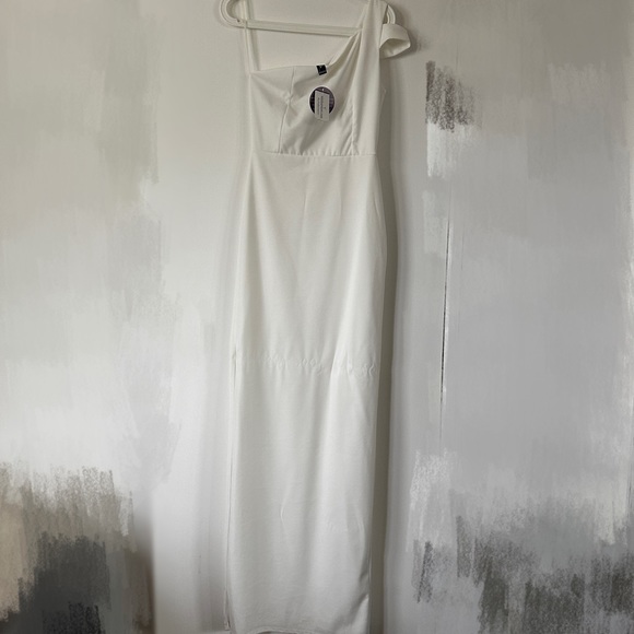 Windsor Dresses & Skirts - Windsor white one shoulder dress with tags